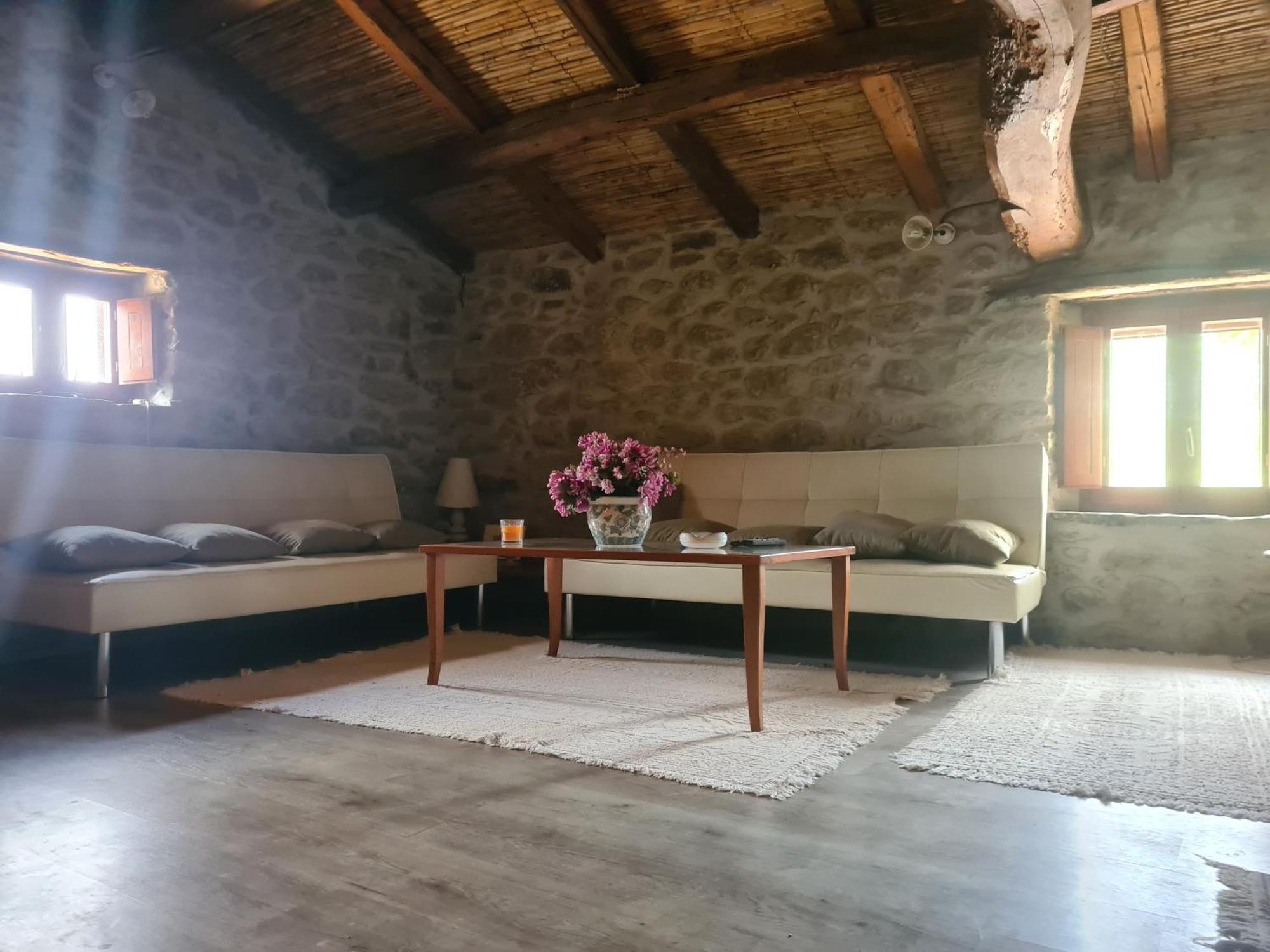 Casa Di Pietra Villa Usellus ภายนอก รูปภาพ