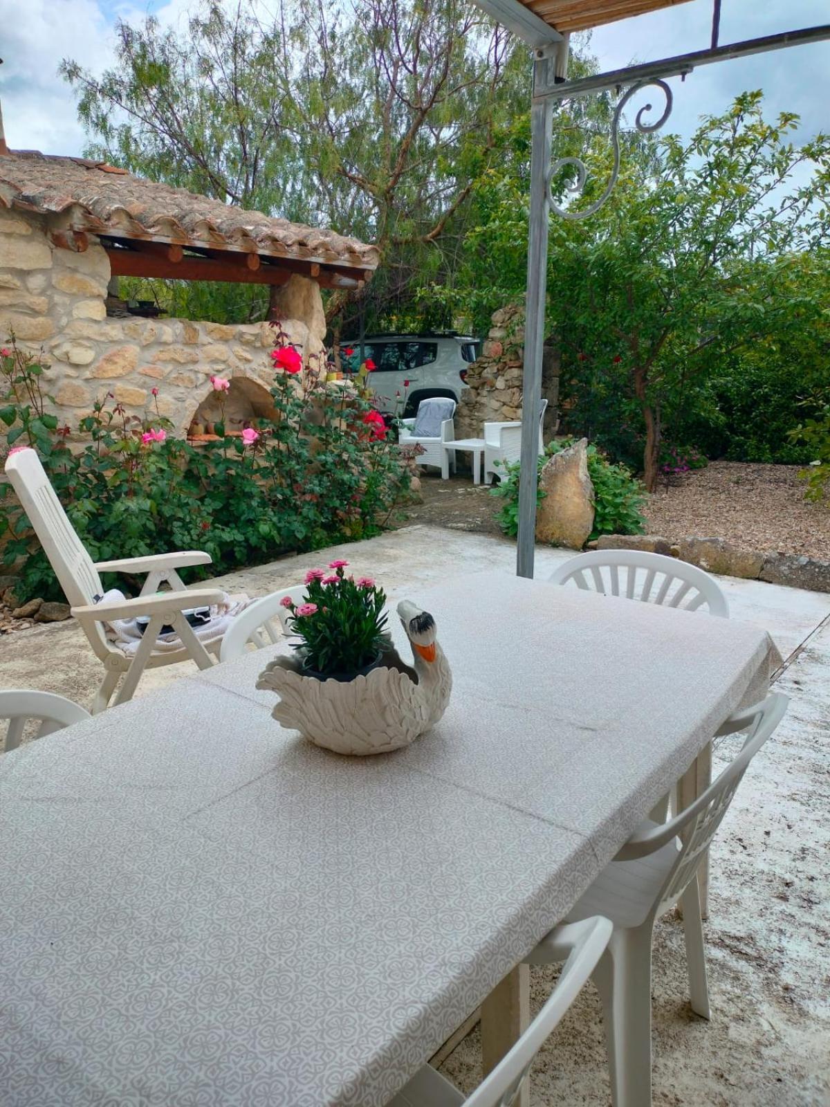 Casa Di Pietra Villa Usellus ภายนอก รูปภาพ